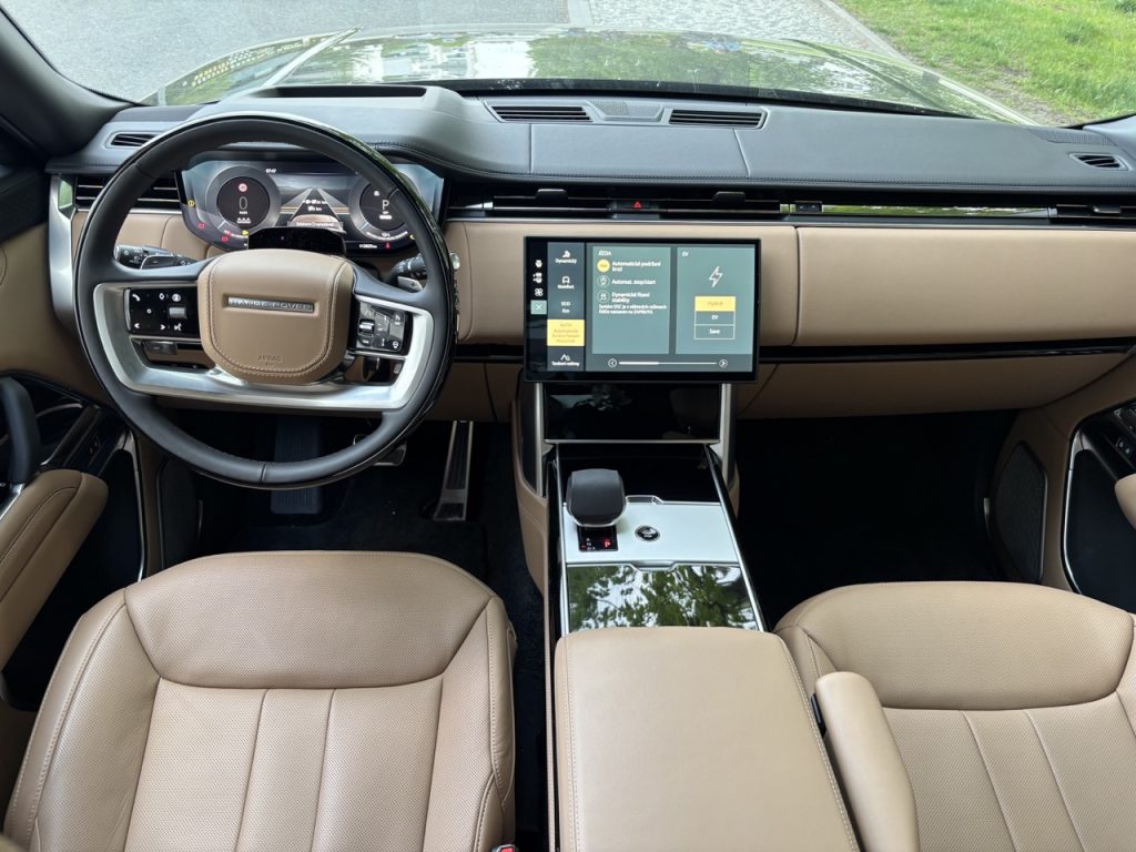 test RANGE ROVER P550e: foto Žena v autě.cz_2913 ve velké velikosti