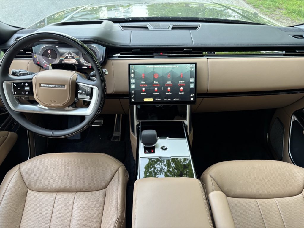 test RANGE ROVER P550e: foto Žena v autě.cz_2918 ve velké velikosti