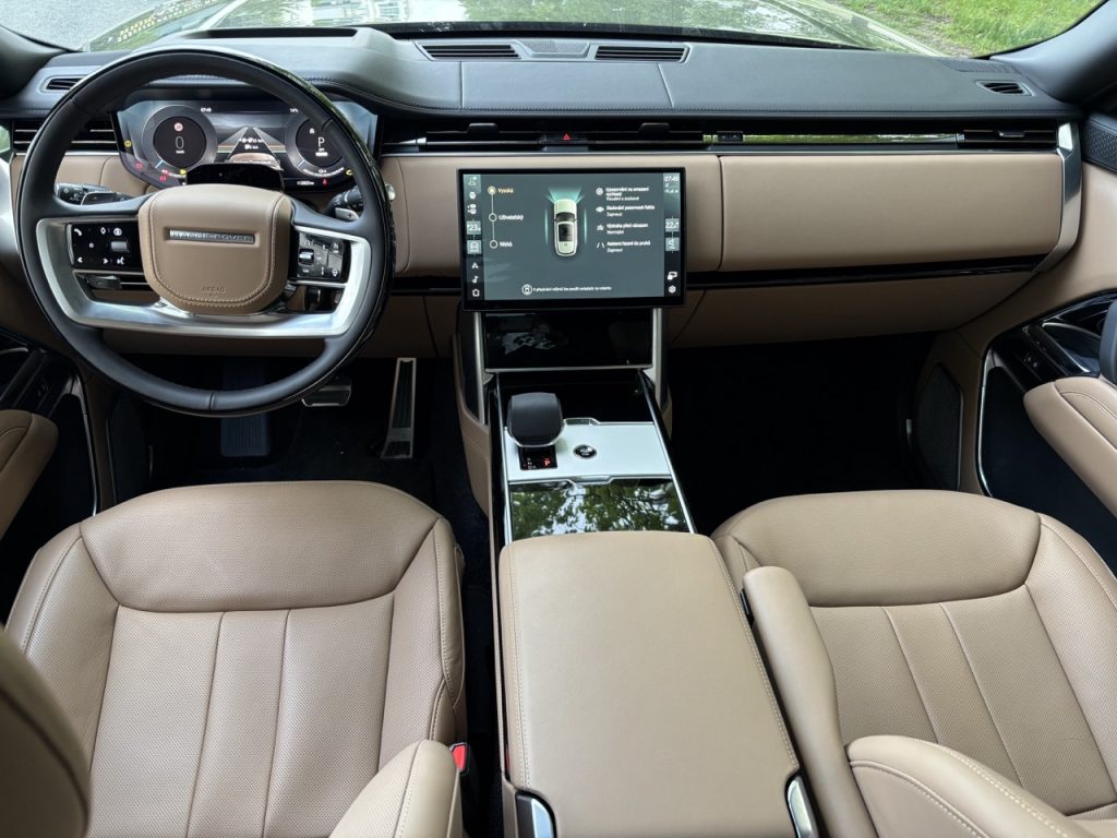 test RANGE ROVER P550e: foto Žena v autě.cz_2925 ve velké velikosti