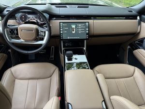 test RANGE ROVER P550e: foto Žena v autě.cz_2925 ve velké velikosti
