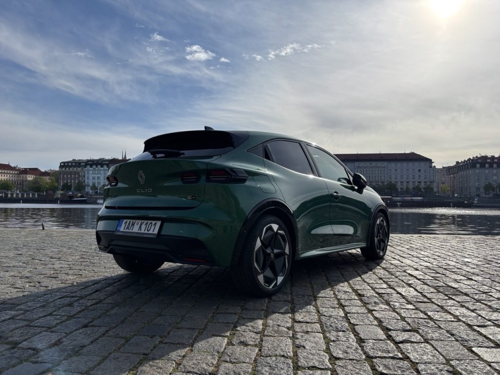 test Renault Clio: foto Žena v autě.cz_2725 ve velké velikosti