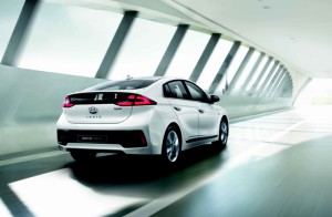 IONIQ A Leap Forward for Hybrid Vehicles_exterior (1) (800x522)